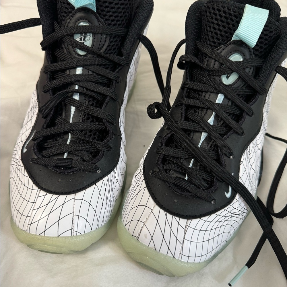 Nike foamposite youth size 4